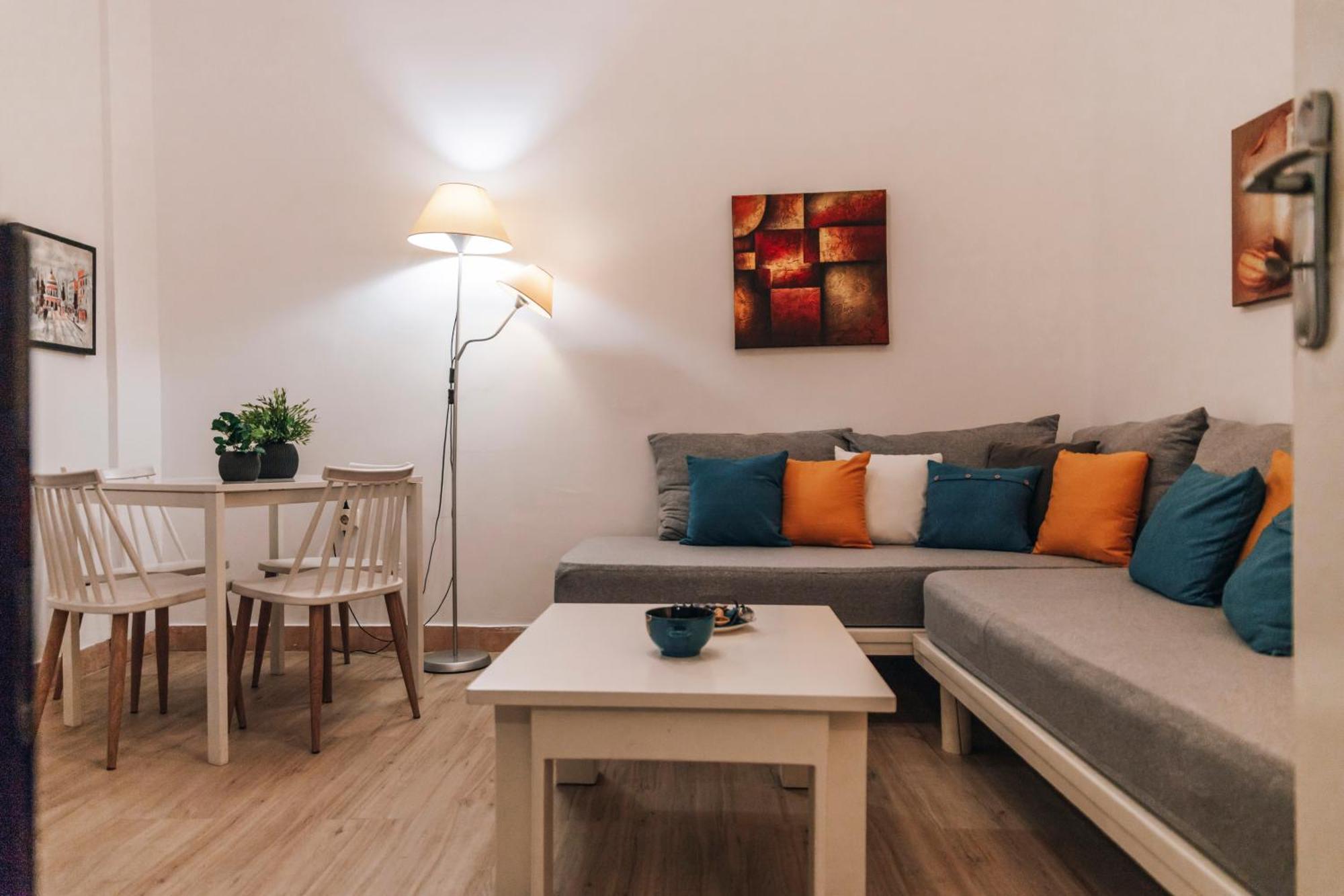 Monastiraki-Psiri, Old Town, 3-Bdr Apt, Sleep 6-10P, Spacious Court Yard Αθήνα Εξωτερικό φωτογραφία